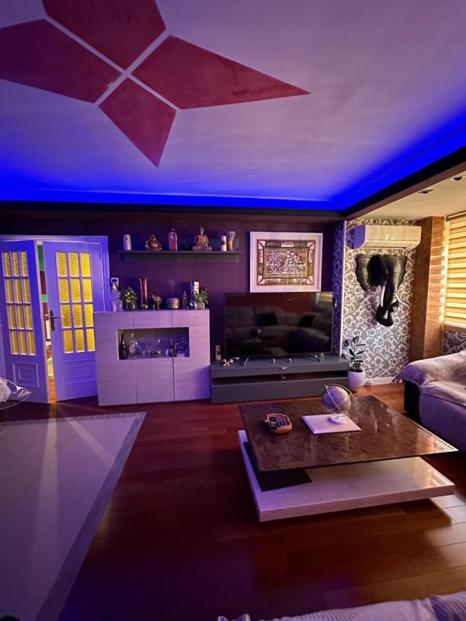 Madera De Olmo Apartment Madrid Bagian luar foto
